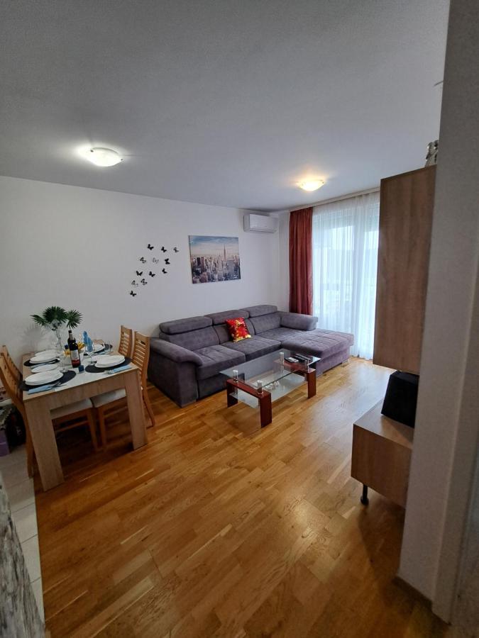 Mariposa, Apartment With Balcony, Private Parking In The Garage, Near The Biggest Shopping Center Mall Of Split Exterior foto