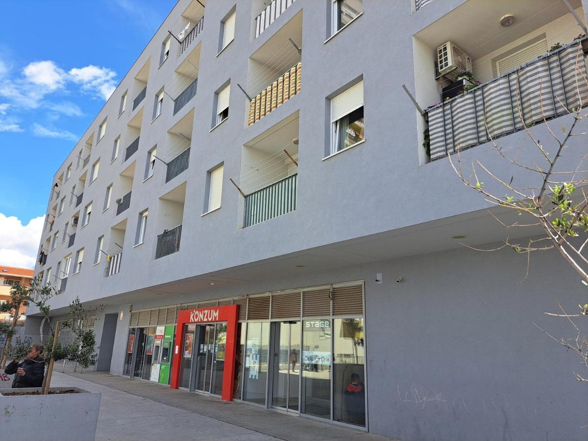 Mariposa, Apartment With Balcony, Private Parking In The Garage, Near The Biggest Shopping Center Mall Of Split Exterior foto